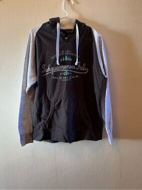 EUC- Tahquamenon Falls Michigan Hoodie Two-Tone Raglan Pullover size XXL